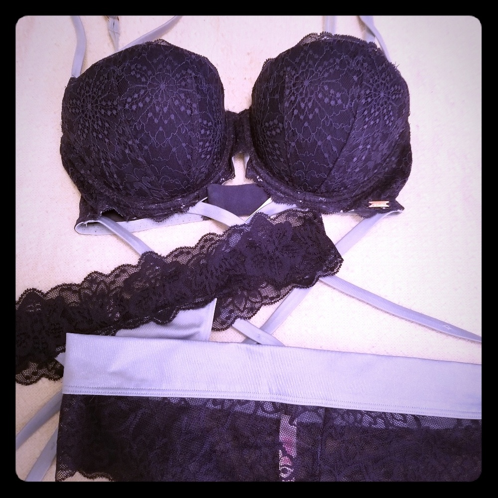 NWOT VS Navy/Light Blue Bra & Panty set